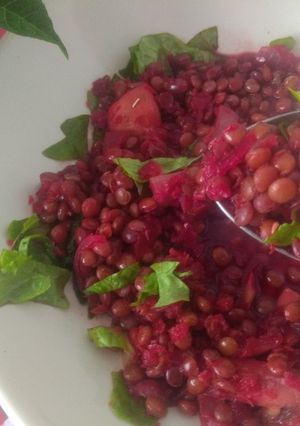 Una foto de Guiso  de lentejas, remolacha, hierbas aromáticas y agua de mar