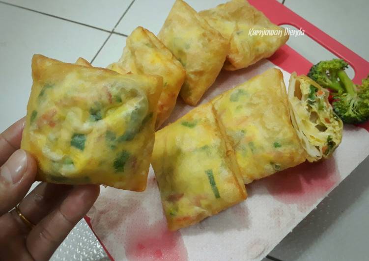 Langkah Mudah untuk Menyiapkan Martabak telor mini, Enak Banget