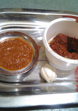 લસણ ની ચટણી (Garlic Chutney Recipe in Gujarati) રેસીપી મુખ્ય ફોટો