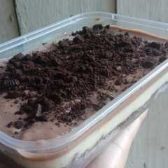 A picture of Oreo Dessert Box/Oreo Cheese Cake.