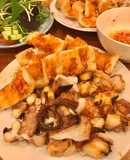 Bạch tuộc và bánh mì nướng sate