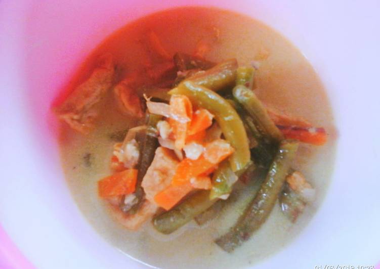 Bumbu memasak Sayur kacang panjang dan wortel pedas yang enak