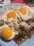 Filetes de pangasius (pescado) con huevos y arroz