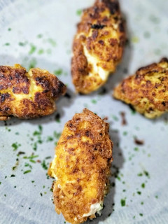 Una foto de Croquetas de huevo de codorniz frito