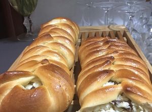 Foto de Pão doce recheado com ricota e uvas passas