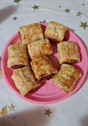 A picture of Sausage Rolls (pork) with puff pastry.
