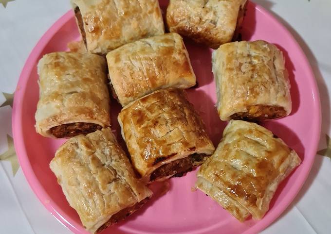 Sausage Rolls (pork) with puff pastry