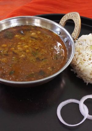 A picture of Tuvar aalu ki sabji with jeera rice.