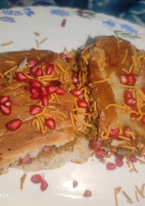 A picture of Dabeli.