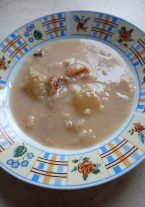 Gyors nyári gyümölcsleves fagyasztott gyümölcsből recept fotója