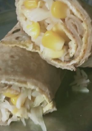 A picture of Street style egg roll.
