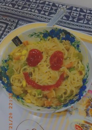 वेजिटेबल मैगी (vegetable maggi recipe in Hindi) रेसिपी मुख्य फोटो