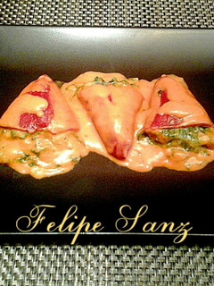 Una foto de Pimientos del piquillo rellenos de espinacas y gambas