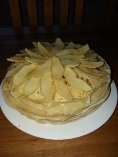 Una foto de Torta de panqueques con crema de limón