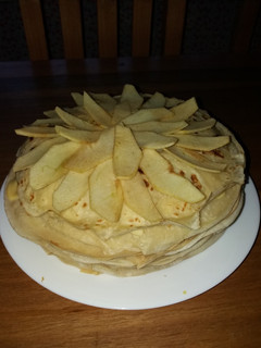 Una foto de Torta de panqueques con crema de limón