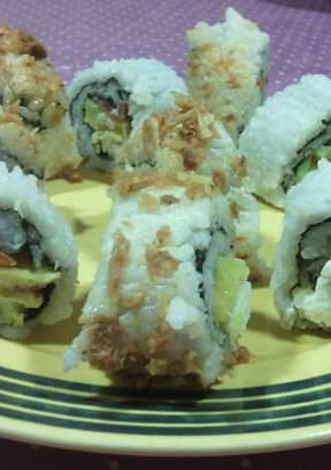Una foto de California roll / maki (sushi)