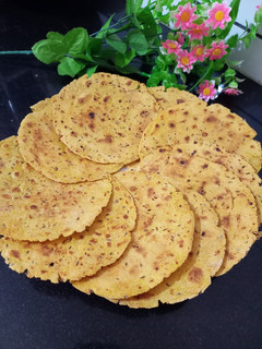 જીરા મસાલા ખાખરા (Jeera Masala Khakhra Recipe In Gujarati) રેસીપી મુખ્ય ફોટો