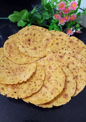 જીરા મસાલા ખાખરા (Jeera Masala Khakhra Recipe In Gujarati) રેસીપી મુખ્ય ફોટો