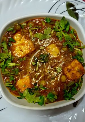 A picture of Dhaaba Style Matar Paneer.