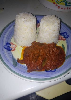 A picture of Twin rice in kpomo and beef sauce.