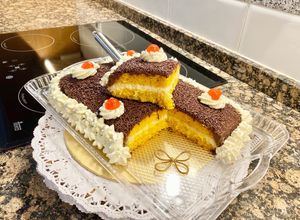 Foto principal de Pastel de zanahoria con crema de coco (Carrot cake with coconut cream)