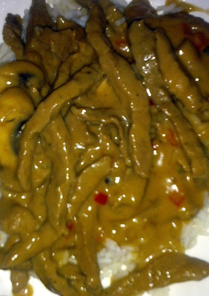 A picture of Beef Stroganoff.