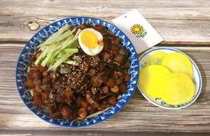 Mỳ tương đen Jajangmyeon kiểu hàn quốc