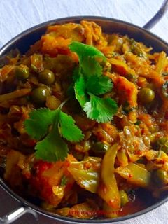 বাঁধাকপি ঘন্ট(bandhakopi ghonto recipe in Bengali) রেসিপির প্রধান ছবি
