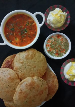 आलू पूरी(aloo poori refcipe in hindi) रेसिपी मुख्य फोटो