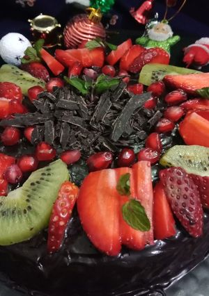 A picture of Orange caramel choco fresh fruit cake.