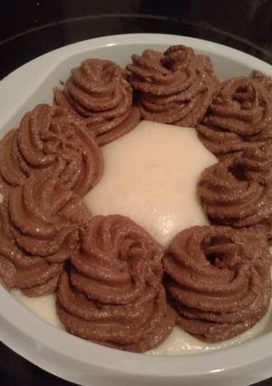 Una foto de Mousse de limón y chocolate negro
