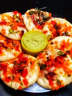 व्हेज मिनी उत्तप्पा (veg mini uttapam recipe in marathi) रेसिपी चे मुख्य फोटो