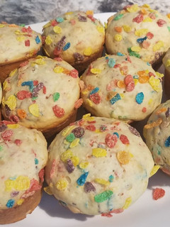 A picture of Fruity Pebbles Muffins.