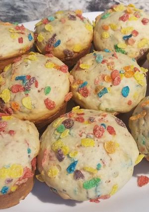 A picture of Fruity Pebbles Muffins.