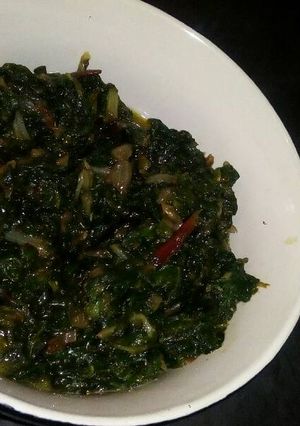 A picture of Beetroot leaves and spinach.