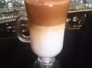Una foto de Café Dalgona (달고나 커피)