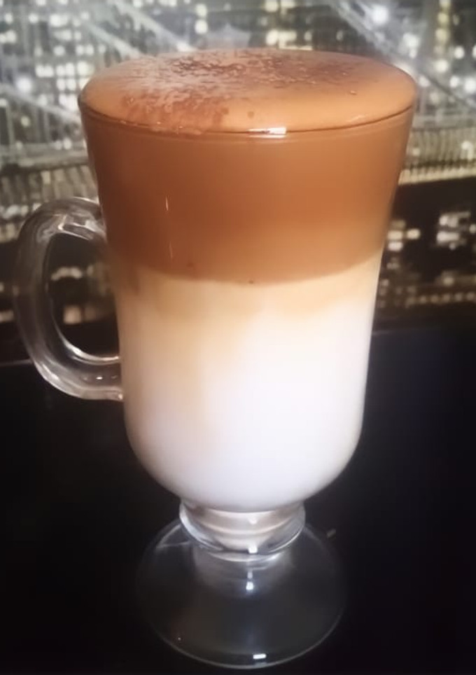 Una foto de Café Dalgona (달고나 커피)