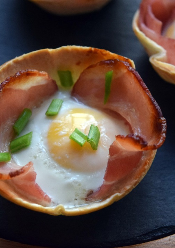 Una foto de Tartaletas de Bacon, queso y huevo