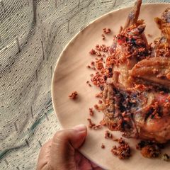 A picture of Fried Garlic Chickens.