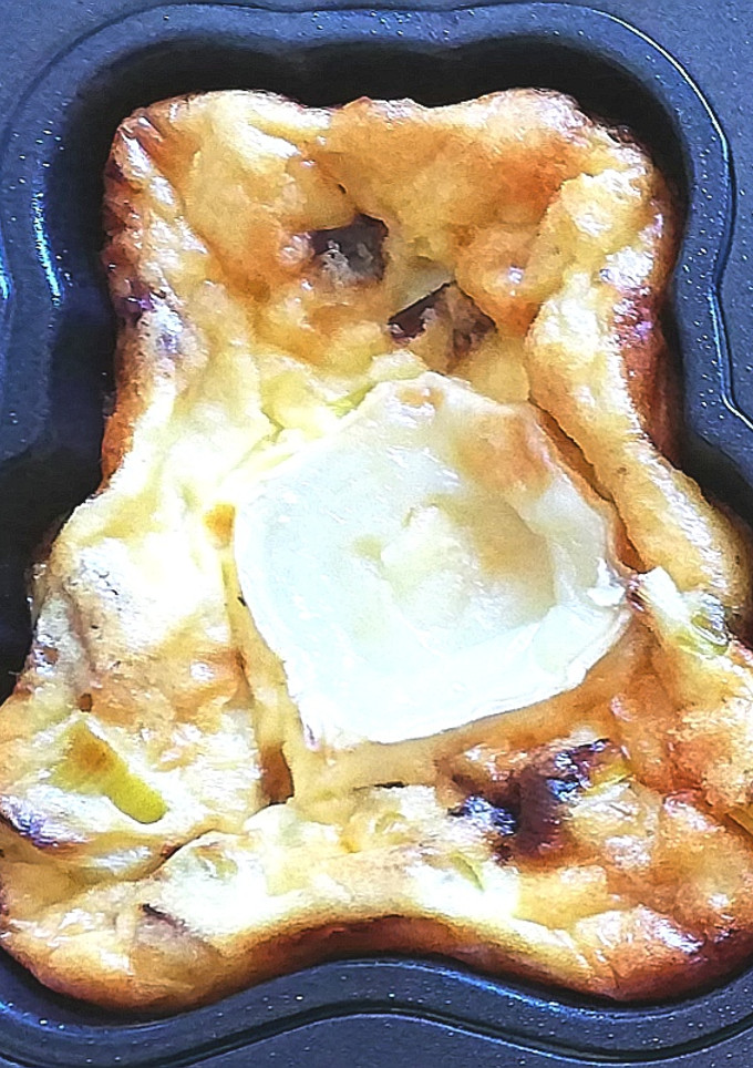 Una foto de Flan de puerros, bacon🥓, cabra 🐐