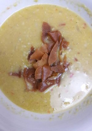 A picture of Lentil Soup with Fried Bread.