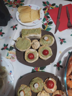 Una foto de Volovanes de aguacate y surimi