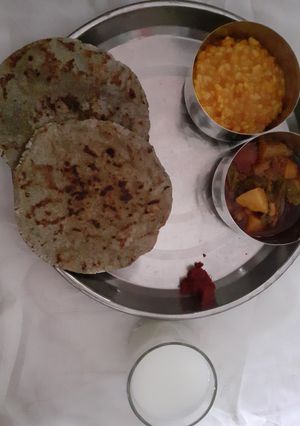 A picture of અળદ ની દાળ અને બાજરા ના રોટલા.