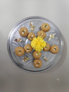 A picture of Besan Balls.