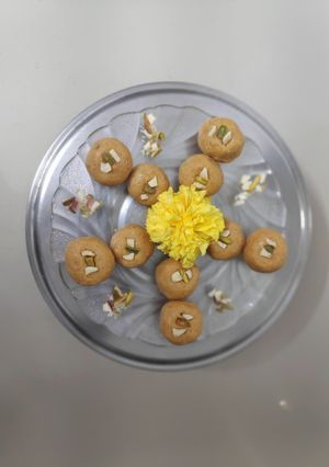 A picture of Besan Balls.