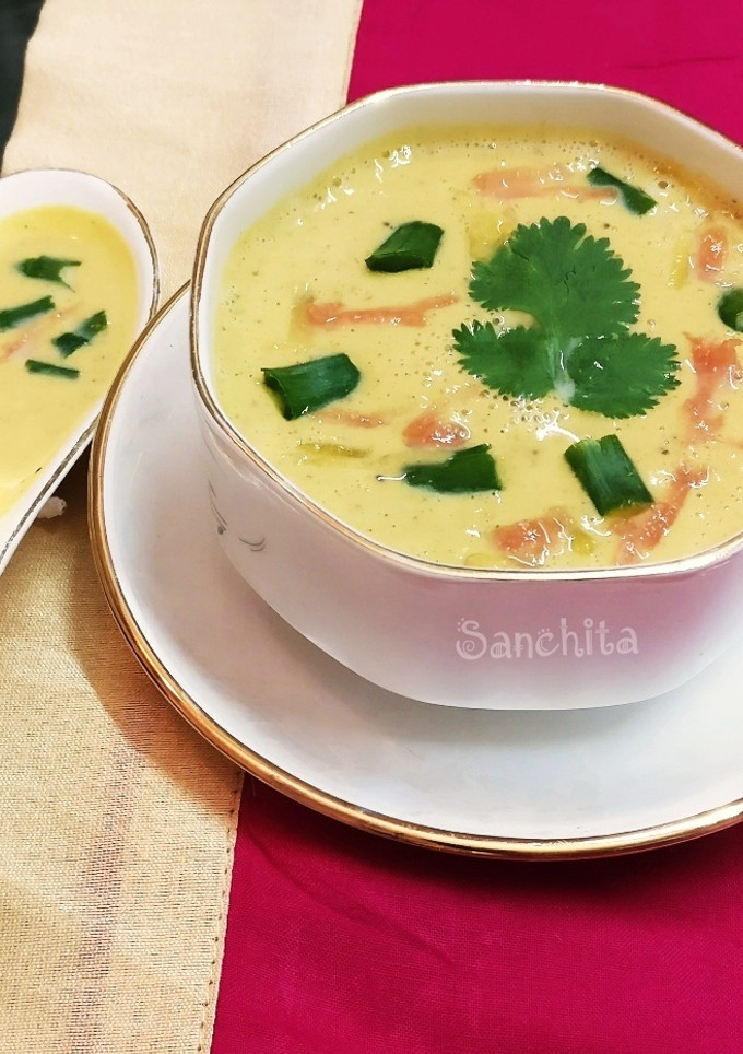 A picture of Creamy Pumpkin and Chive soup.