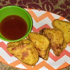 A picture of Bread stuffed pakoras.
