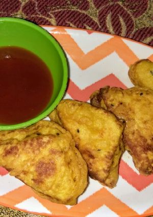 A picture of Bread stuffed pakoras.