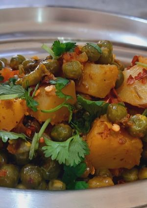 A picture of Aloo Matar Dry.