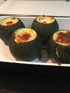 Una foto de Calabacines rellenos de pavo y mozzarella